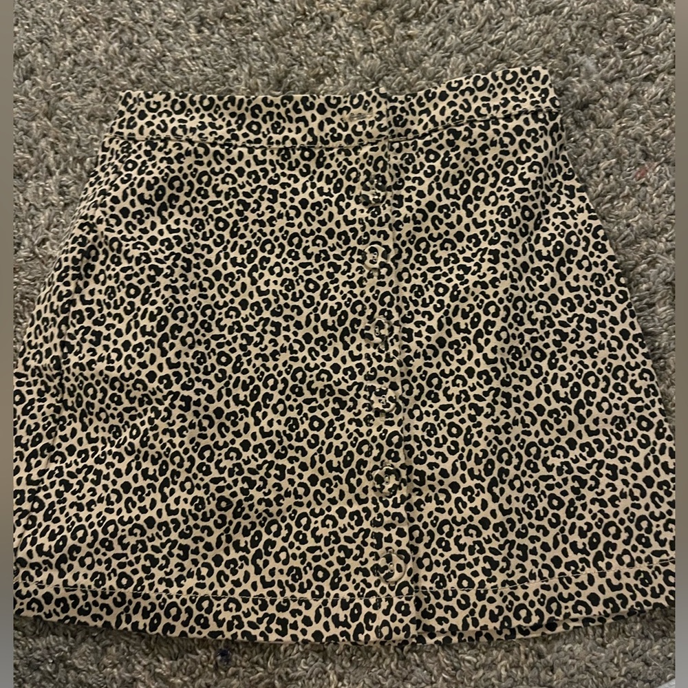 FOREVER 21 LEOPARD BUTTON DOWN MINI SKIRT